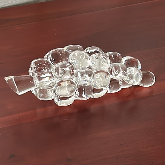 Steuben Crystal Grape Figurine Paperweight - Picture 2 of 8